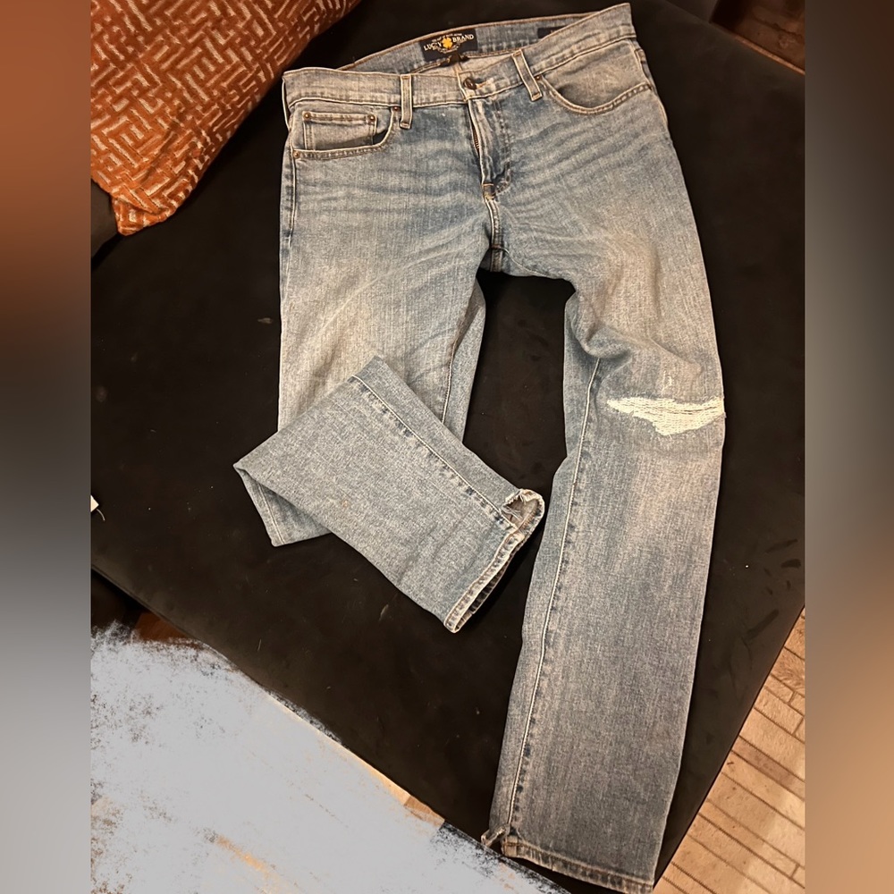Blue Jeans.  Lucky Strike Distressed blUe Jeans straight leg Stretch denim: